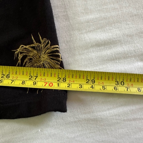 Kaulua’e Hawai’i, Black & Gold v-neck blouse, 3/4 sleeve - Picture 7 of 7